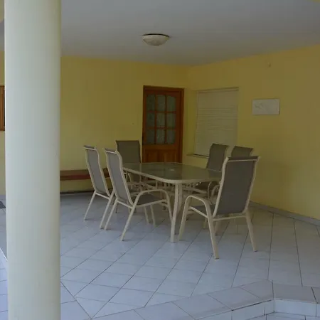 Villon Apartmanhaz Balatonlelle
